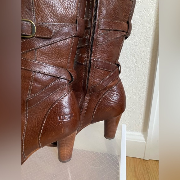 UGG Women's Caroline Boots Brown sheepskin Leather Moto Strap Heeled size 8 - Picture 2 of 12